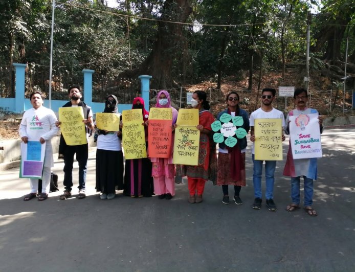 বইবন্ধুর পরিবেশ সচেতনতা নিয়ে মানব বন্ধন